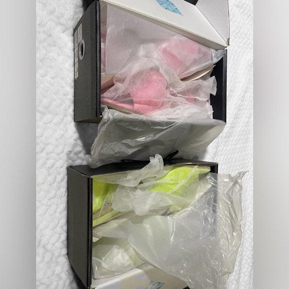 Beautiful Heart Shaped Heels 🩷 - Picture 10 of 10